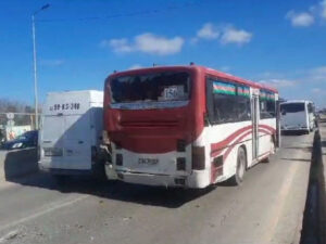 Bakıda avtobus qəzaya uğradı