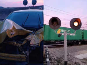 Azərbaycanda elektrovoz avtomobillə toqquşub