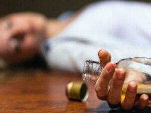 Sirkə turşusu içən qadın ölüb