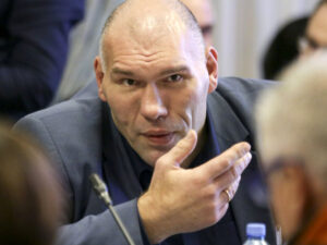Valuev BOK rəhbərinin ittihamlarına cavab verib, onu Baydenlə müqayisə edib