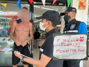 Tailandda narkotik almaq üçün dilənən turist həbs edilib