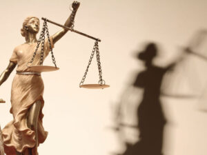 Almaniyadan olan bir məmur ukraynalı qaçqınların uşaqlarını qorxudaraq onları deportasiya ilə hədələyib