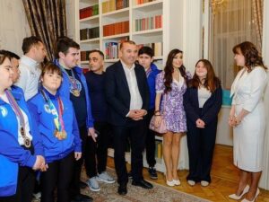 Leyla Əliyeva Azərbaycan Autizm Assosiasiyasının idmançı uşaqları ilə görüşüb