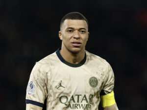 Mbappe PSJ-nin baş məşqçisini “oğlaq oğlu” adlandırıb