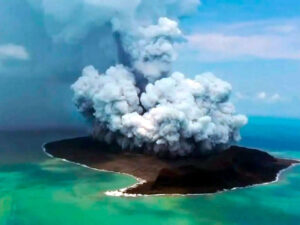Alimlər Tonqa vulkanının güclü partlayışının dağıdıcı nəticələrini qiymətləndiriblər