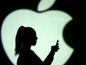 Apple texnologiya istifadəçilərinin milyardlarla dollarını fırıldaqçılardan qorudu