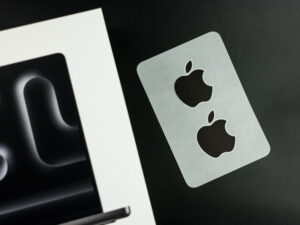 Apple yeni iPad-lərin qutularından vacib atributunu çıxarmaq qərarı ilə pərəstişkarlarını şoka saldı