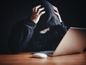 Hakerlər Britaniyanın hərbi serverlərini sındırıblar