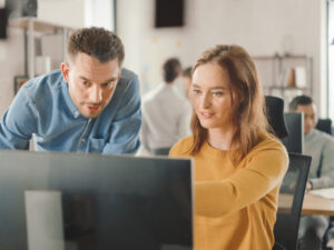 2024-cü ildə İT sahəsinə qlobal xərclər 5 trilyon dolları keçəcək