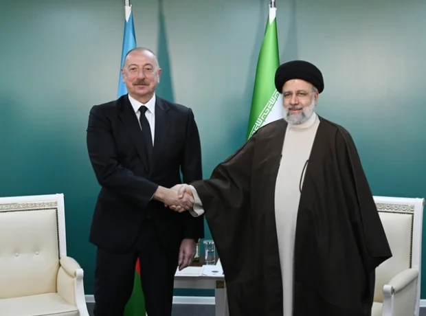 İlham Əliyev sərhəddə İran prezidenti ilə görüşdü