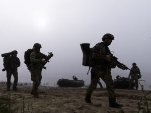 ABŞ-ın keçmiş kəşfiyyatçısı hesab edir ki, ukraynalıların özləri “sonuna qədər döyüşməyə” hazır deyillər