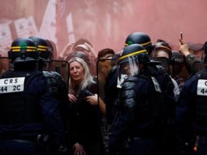 Fransada iğtişaşlar: Polis gözyaşardıcı qazdan istifadə edib