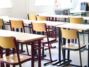 Məktəblinin ögey atası oğlunu cəzalandıran ibtidai sinif müəlliminə hücum edib