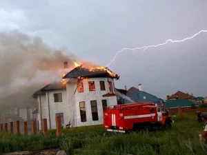 Zaqatalada fərdi yaşayış evini ildırım vurub