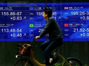 Yaponiyanın valyutası rekord həddə düşüb