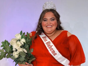 Böyük ölçülü model Miss Alabama müsabiqəsinin qalibi olub