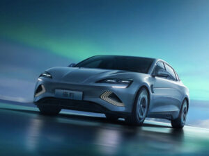 Daxili yanma mühərrikləri olan avtomobillərin sahibləri elektromobillər üçün güzəştlərin ləğvinə ümid edirlər