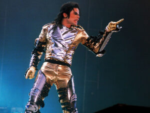 Maykl Ceksonun yarım milyard dollar borcu olduğu məlum olub