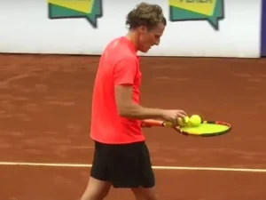 Keçmiş futbolçu tennislə məşğul olmağa başlayıb