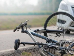 Astarada yük maşını velosipedçini vurdu