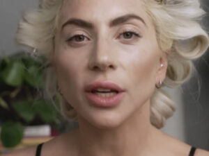 Ledi Qaqa ilk övladını gözləyir