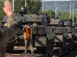 İsveçrə öz silahlarını Ukraynaya təkrar ixrac etmək qərarını tənqid edib