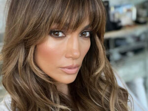 Cennifer Lopez turu ləğv edildikdən sonra ekonom sinifdə çəkilib