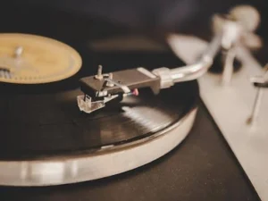 Ermənilər daha bir mahnımızı oğurladılar