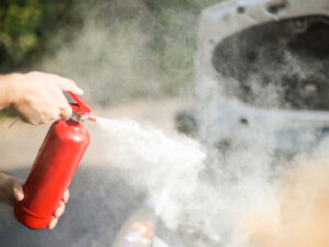 Ukraynada iki hərbi maşın və dəmir yolundakı şkaf yandırılıb