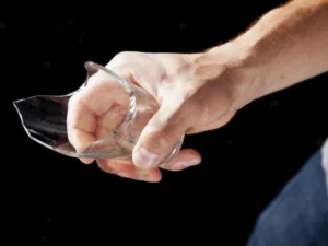 Atasının başını kəsib, polis maşınına gülə-gülə mindi