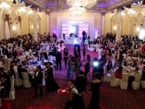 Toyda ər arvadına xəsarət yetirdi