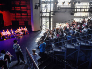 Viktyuk Teatrı adını dəyişdi və “Qızlar”ı repertuardan çıxardı