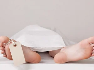 Bakıda avtomobilin vurduğu piyada iki gün sonra evində ölüb