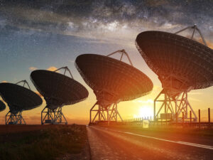 Alimlər təxminən yarım əsrdir astronomları çaşdıran yerdən kənar siqnalın mənbəyini tapıblar