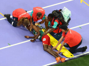 Maneəli qaçış üzrə dünya rekordçusu Olimpiadada yıxıldı