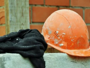 Bakıda usta 6-cı mərtəbədən yıxılıb öldü