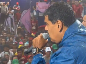 Maduro WhatsApp messencerindən istifadə etməkdən imtina etdiyini açıqlayıb