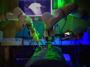 Həkim xəstədən 5000 km aralıda əməliyyat keçirib