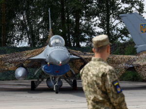 ABŞ ukraynalı F-16 qırıcı pilotları üçün təlimləri genişləndirəcək
