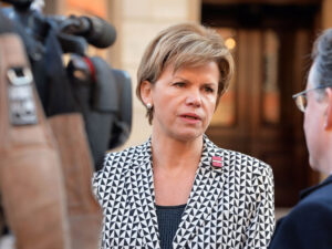 Latviya Rusiyaya zərbələr endirmək üçün Ukraynaya qoyulan bütün məhdudiyyətləri aradan qaldırmağa çağırıb