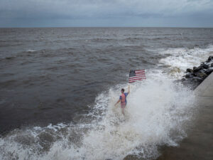 Amerikalı siyasətçi ABŞ hakimiyyətinin qasırğanın nəticələrinə biganə olduğunu bəyan edib