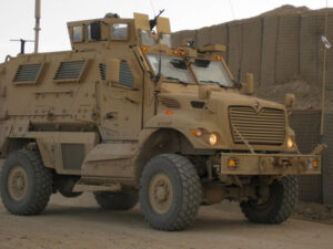 Rusiya hücum təyyarəsi Amerikanın MaxxPro zirehli avtomobilini partladıb