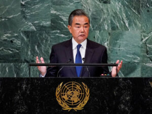 Çinin xarici işlər naziri ABŞ-ın Yaxın Şərqdə müsəlmanları öldürdüyünü bildirib