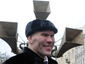 Valuev FİFA-nın İsrail millisini cəzalandırmamaq qərarına ironiya ilə reaksiya verib