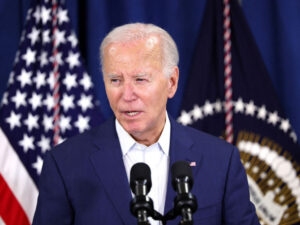 Bayden Trampı həbs etməyə çağırıb