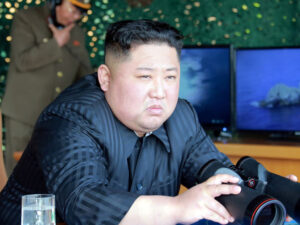 Kim Çen In ballistik raketin buraxılmasını düşmənlərə xəbərdarlıq adlandırıb