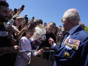 Alpaka Avstraliyada Britaniya monarxına asqırıb