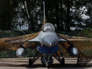 Ukraynalı pilotlar ABŞ-ın F-16 təlim metodlarına “müqavimət göstərir”