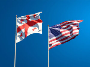 ABŞ senatoru prankerlərə deyib ki, Gürcüstan yanlış istiqamətə gedib