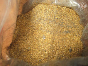 Gömrükçülər sərhəddən keçən Çin vətəndaşlarının siqaret qutularında qızıl tozu aşkar ediblər